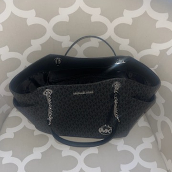 Purses - Picture 2 of 2